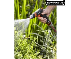 Garden water sprinklers