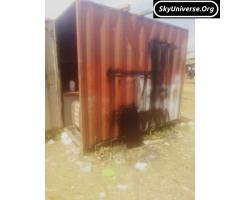 10ft cargo container available for sale at 4.5m in Bugolobi. - 2