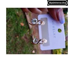 Classy earrings ????