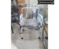 Commode chair heavy duty with a potty