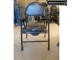 Commode chair heavy duty with a potty