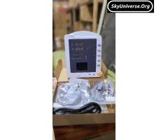 Vital signs monitor with backup battery